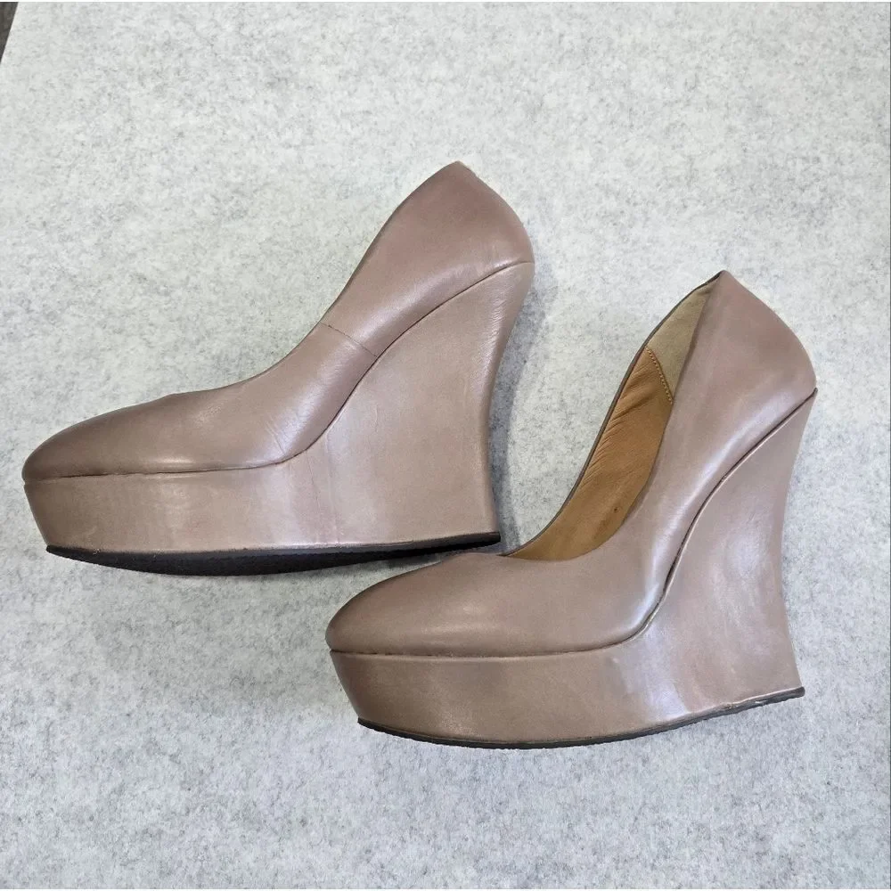 🐢 L.A.M.B. Women Novice Taupe High Wedge Slip On Size 9.5 Pumps